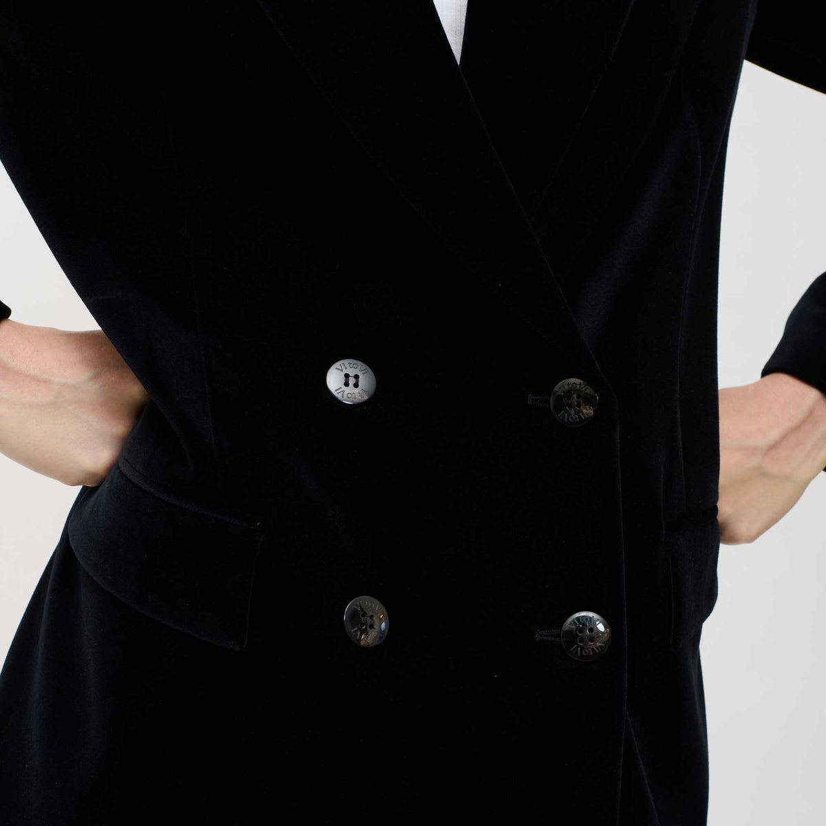 MOVE Velvet Blazer