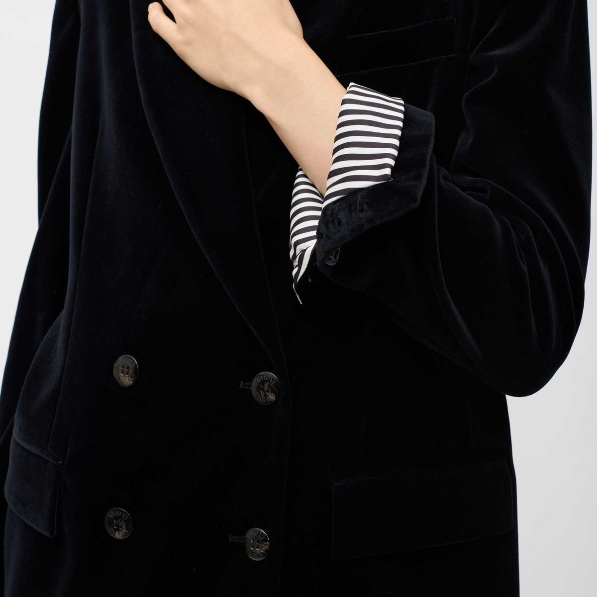 MOVE Velvet Blazer